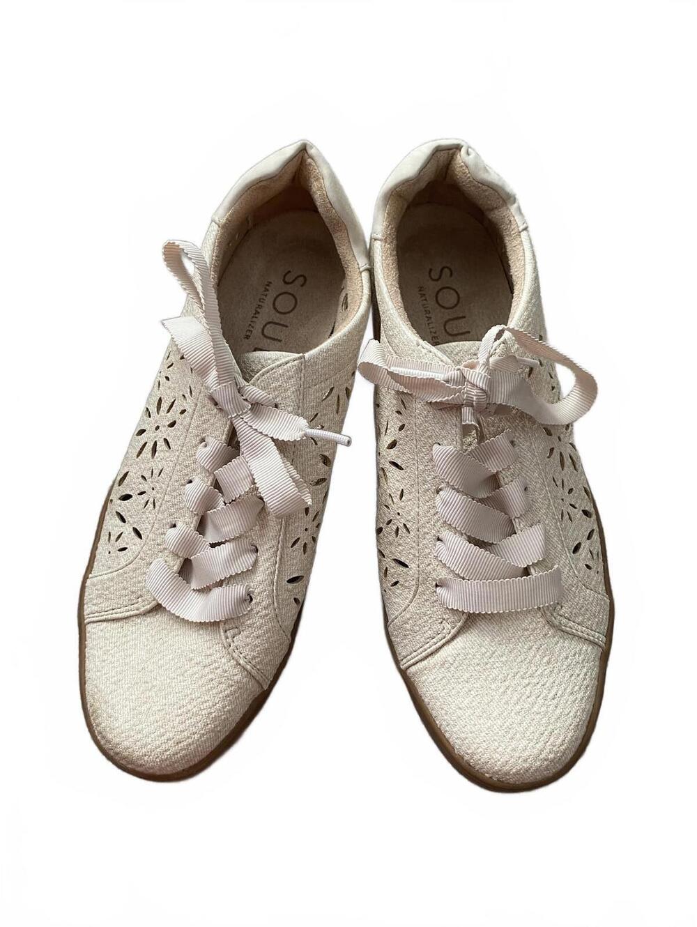 Naturalizer Soul Cream Cutout Detail Sneakers 8.5Medium